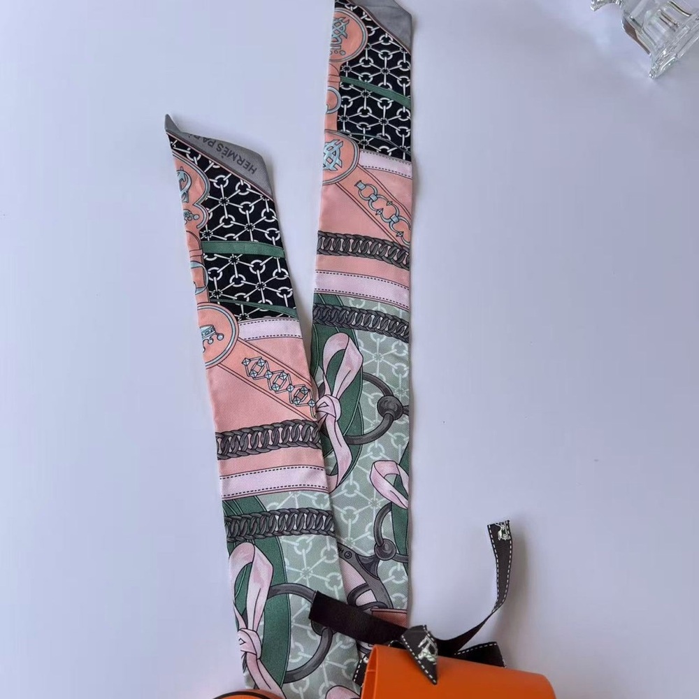 Hermes Silk La Promenade Du Matin Noir Rose Poudre Celadon